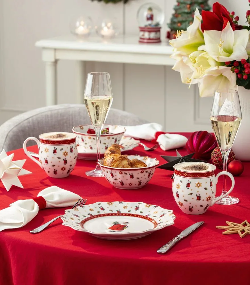 Praznična miza s porcelanom Toy's Delight